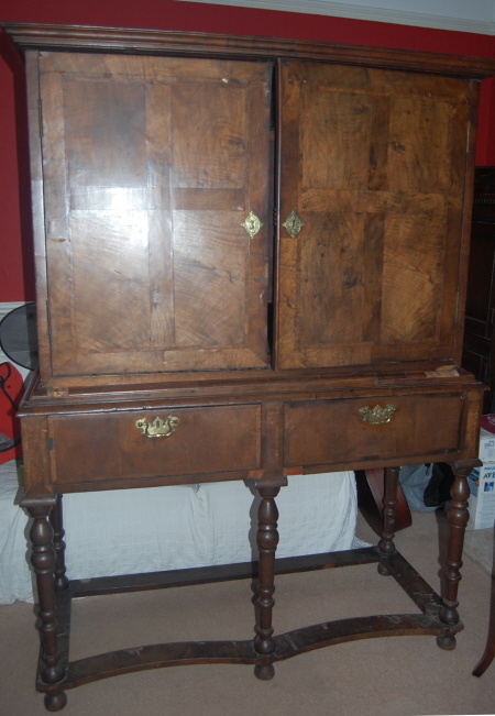 Chest on Stand 1a-450