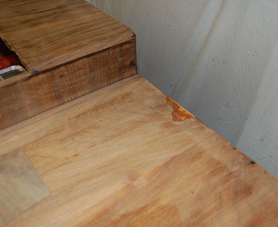 Repairing damaged veneer