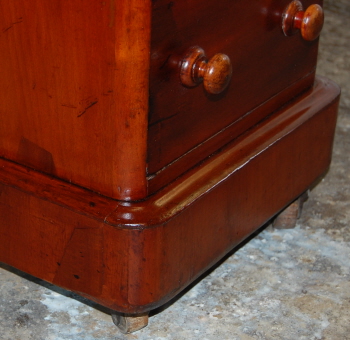 mahoganypedestaldesk018a-350